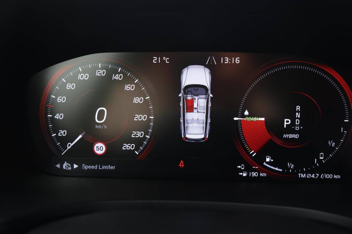 Volvo V60 Volvo V60 T6 Recharge AWD Plus Dark | Stoelverwarming | Trekhaak | Parkeercamera | Panoramadak | H/K | Pilot Assist | Keyless