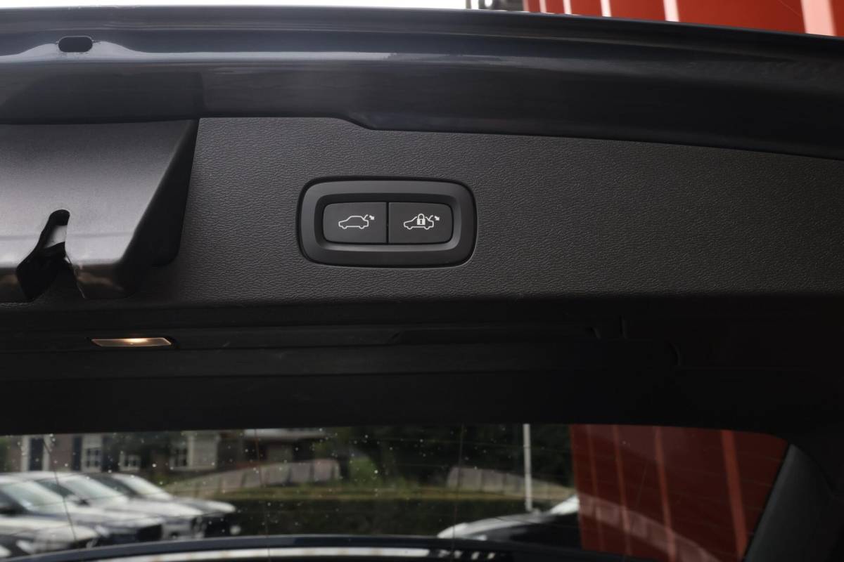 Volvo V60 Volvo V60 T6 Recharge AWD Plus Dark | Stoelverwarming | Trekhaak | Parkeercamera | Panoramadak | H/K | Pilot Assist | Keyless