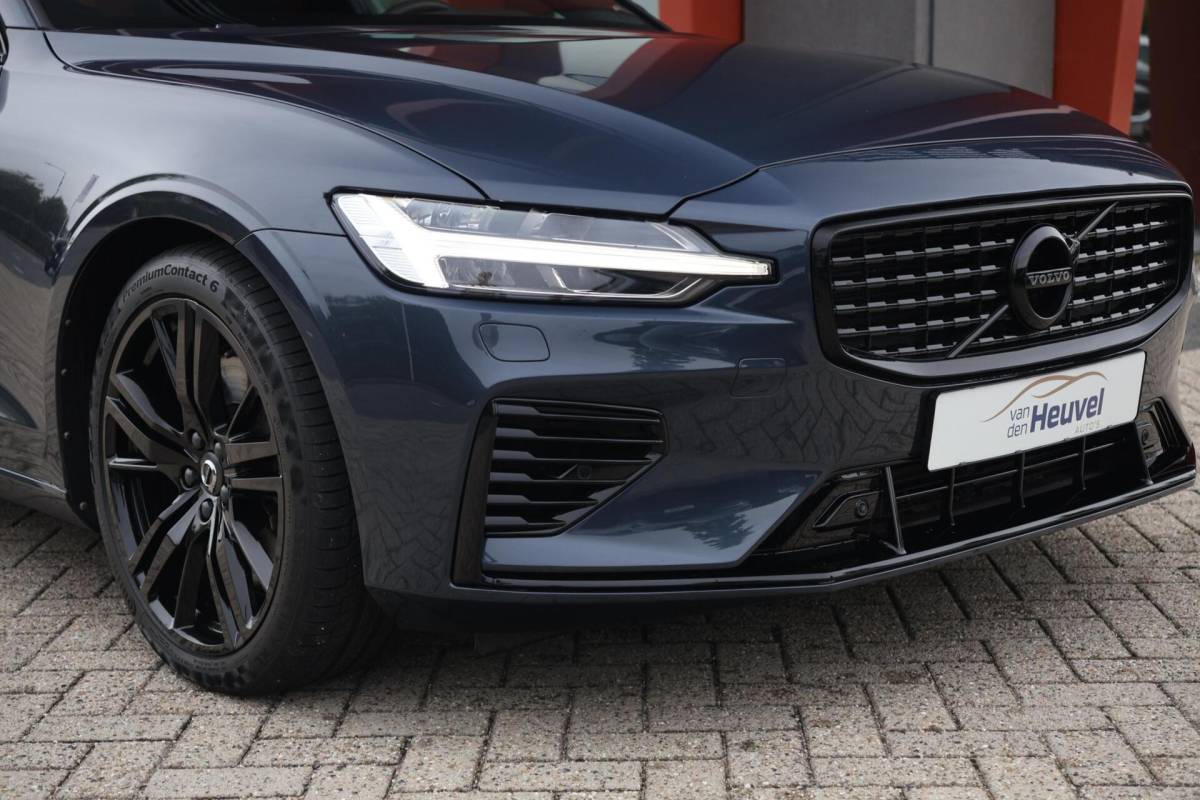 Volvo V60 Volvo V60 T6 Recharge AWD Plus Dark | Stoelverwarming | Trekhaak | Parkeercamera | Panoramadak | H/K | Pilot Assist | Keyless