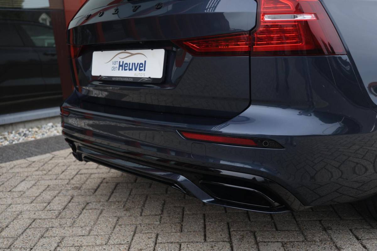 Volvo V60 Volvo V60 T6 Recharge AWD Plus Dark | Stoelverwarming | Trekhaak | Parkeercamera | Panoramadak | H/K | Pilot Assist | Keyless