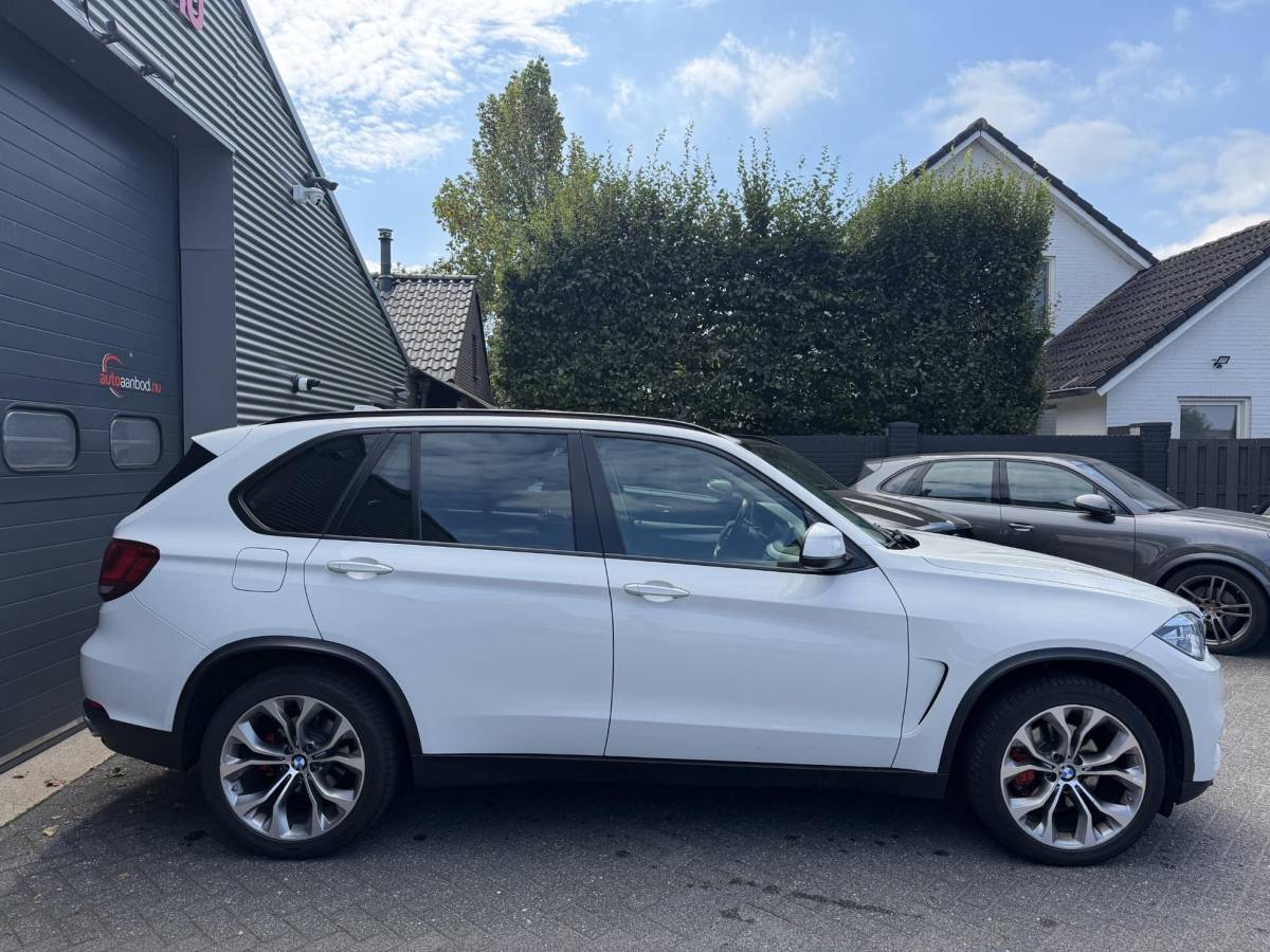 BMW X5 BMW X5 xDrive40e | Panoramadak | Head-Up Display | Camera | Elektrische Trekhaak | Elektrische Achterklep |