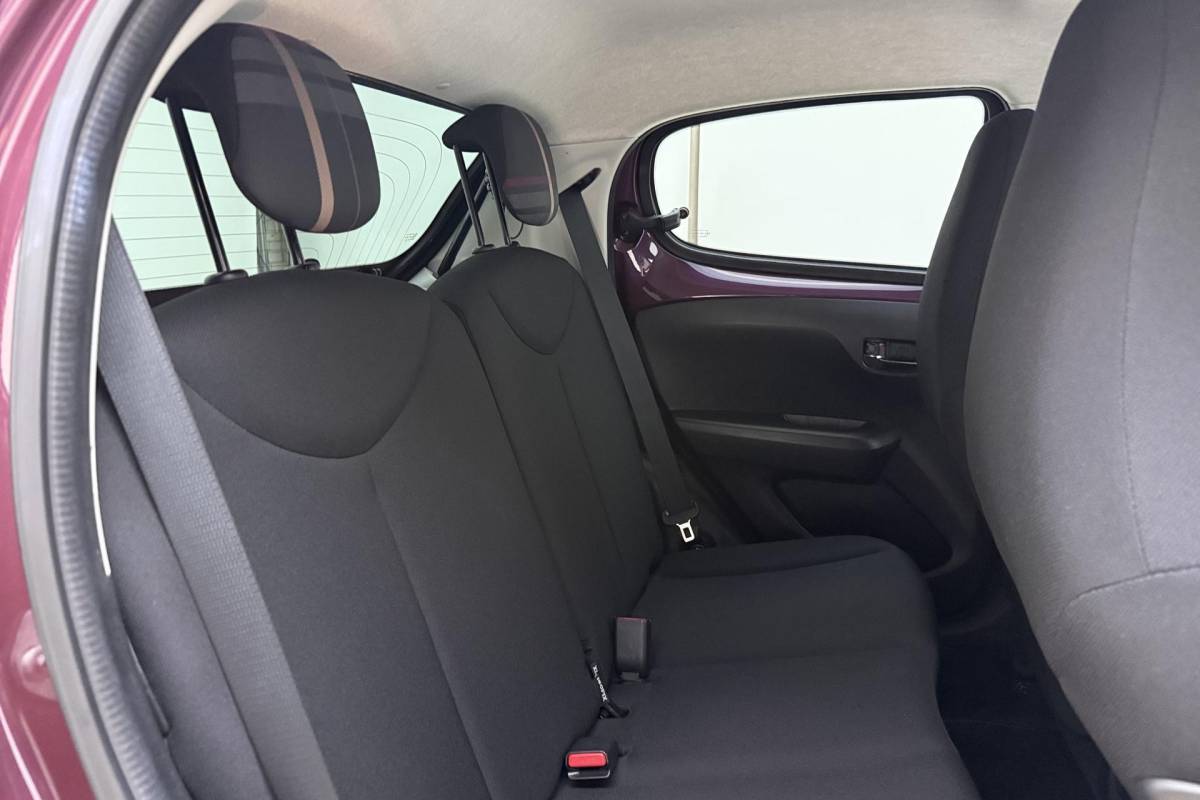 Peugeot 108 Peugeot 108 1.0 e-VTi Allure 68pk | 5 Deurs | Climate Control | Camera | Lichtmetalen Velgen | Bluetooth | Dealeronderhouden