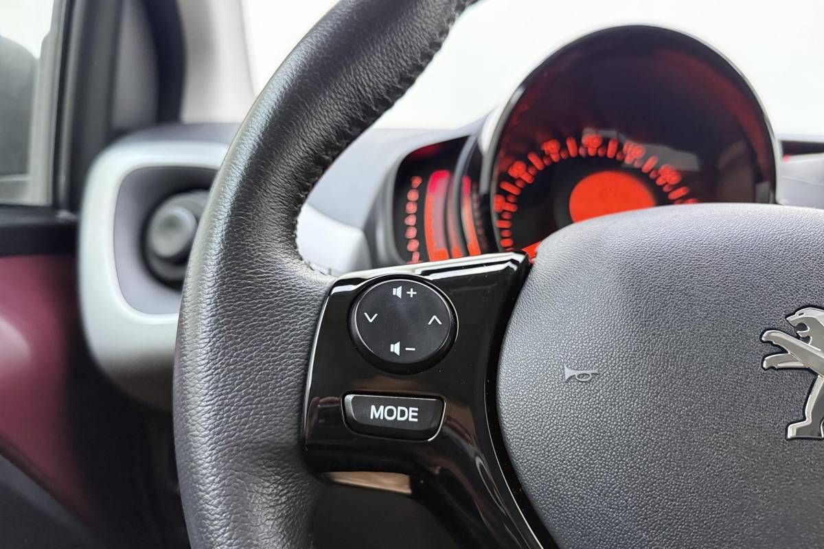 Peugeot 108 Peugeot 108 1.0 e-VTi Allure 68pk | 5 Deurs | Climate Control | Camera | Lichtmetalen Velgen | Bluetooth | Dealeronderhouden
