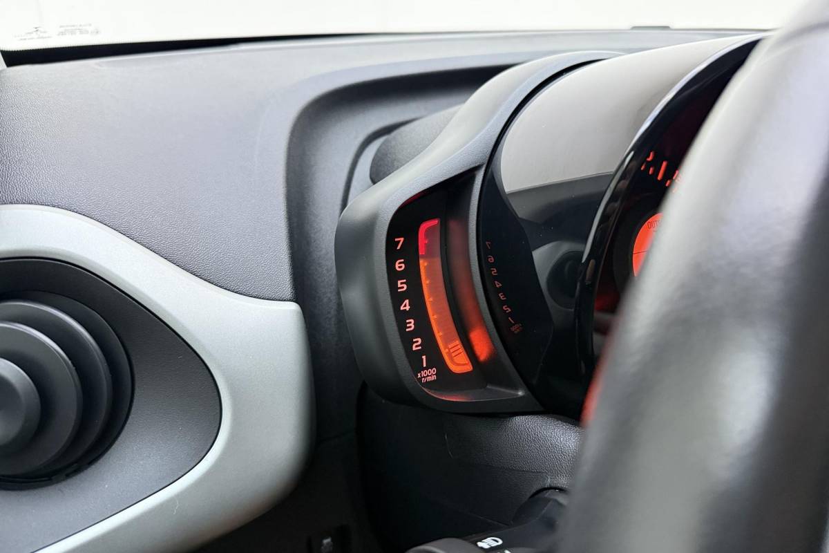 Peugeot 108 Peugeot 108 1.0 e-VTi Allure 68pk | 5 Deurs | Climate Control | Camera | Lichtmetalen Velgen | Bluetooth | Dealeronderhouden