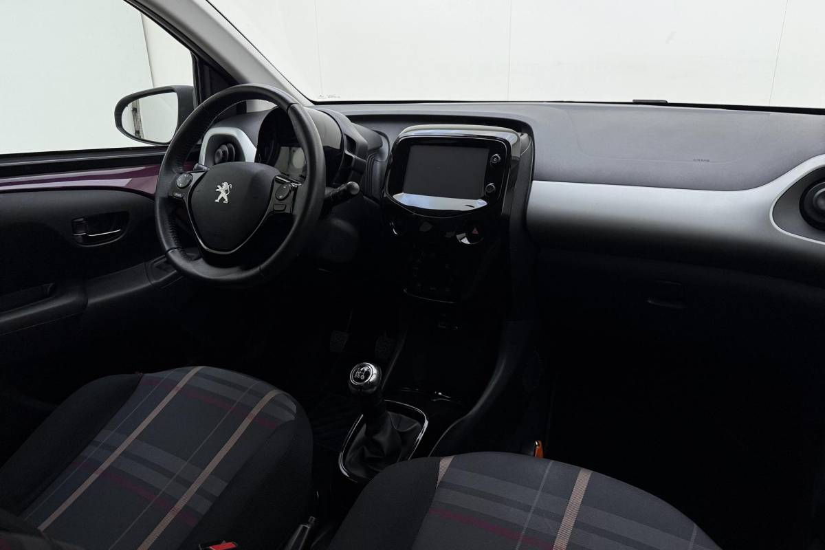 Peugeot 108 Peugeot 108 1.0 e-VTi Allure 68pk | 5 Deurs | Climate Control | Camera | Lichtmetalen Velgen | Bluetooth | Dealeronderhouden