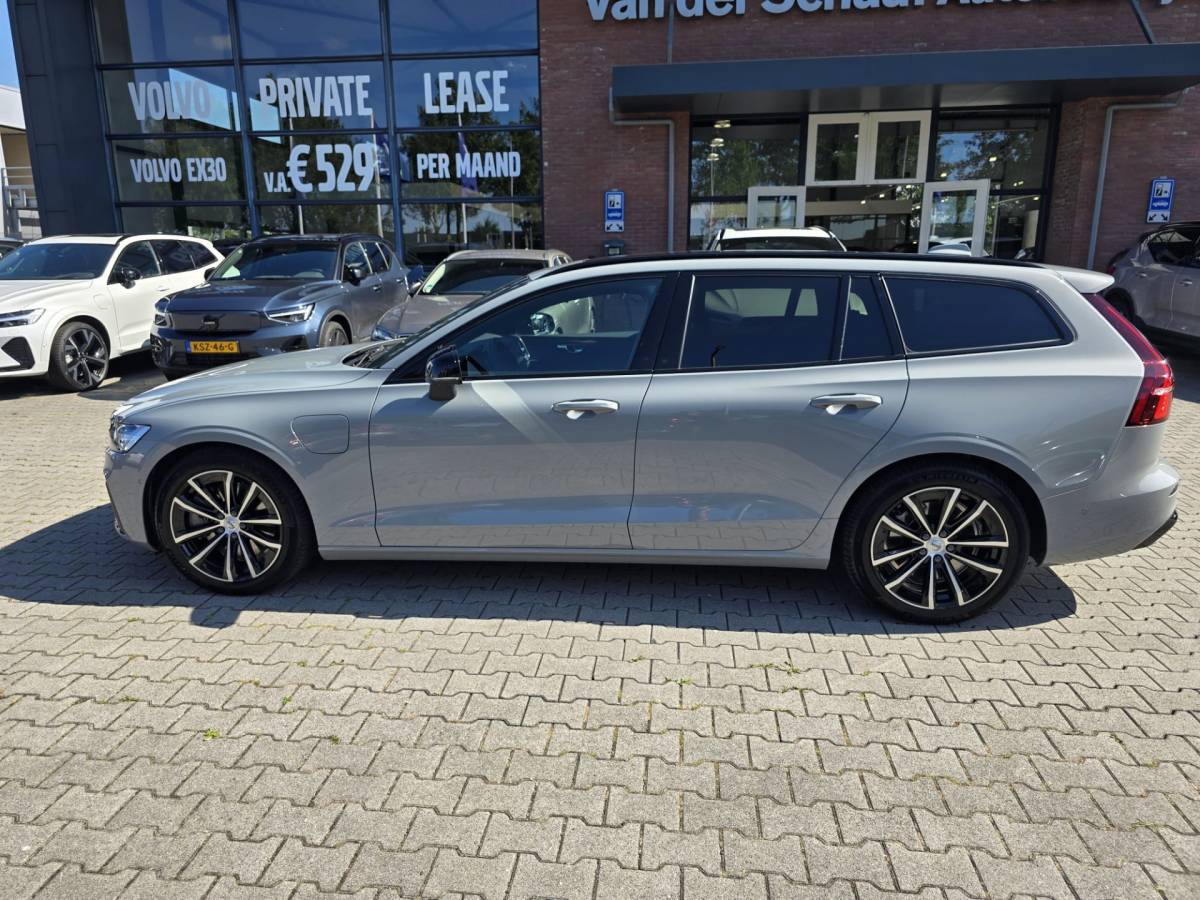 Volvo V60 Volvo V60 T8 Plug-in AWD Plus Dark | Head-up | Schuif/kanteldak | Trekhaak | Pilot Assist | BLIS | H&K Audio |