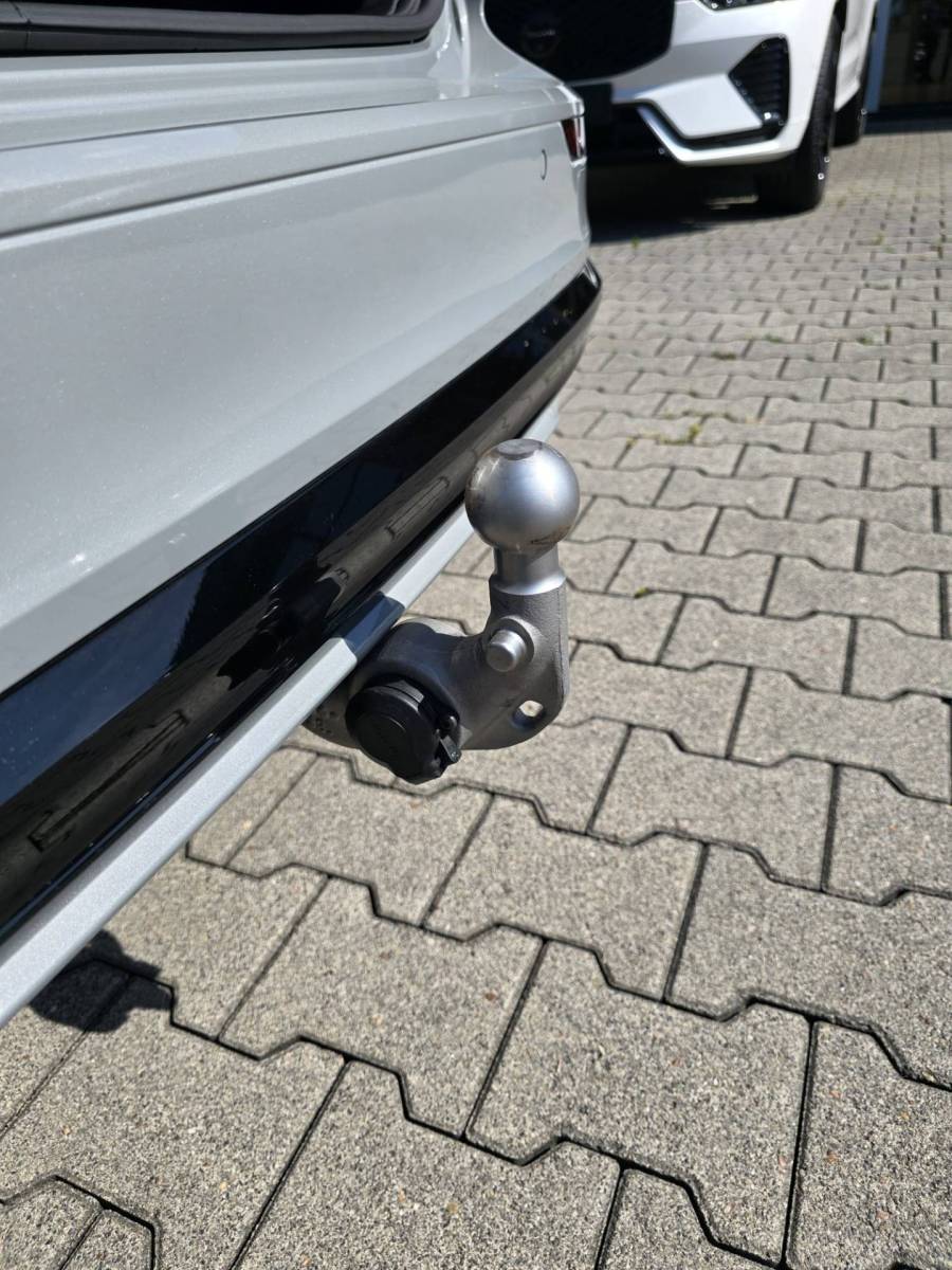 Volvo V60 Volvo V60 T8 Plug-in AWD Plus Dark | Head-up | Schuif/kanteldak | Trekhaak | Pilot Assist | BLIS | H&K Audio |