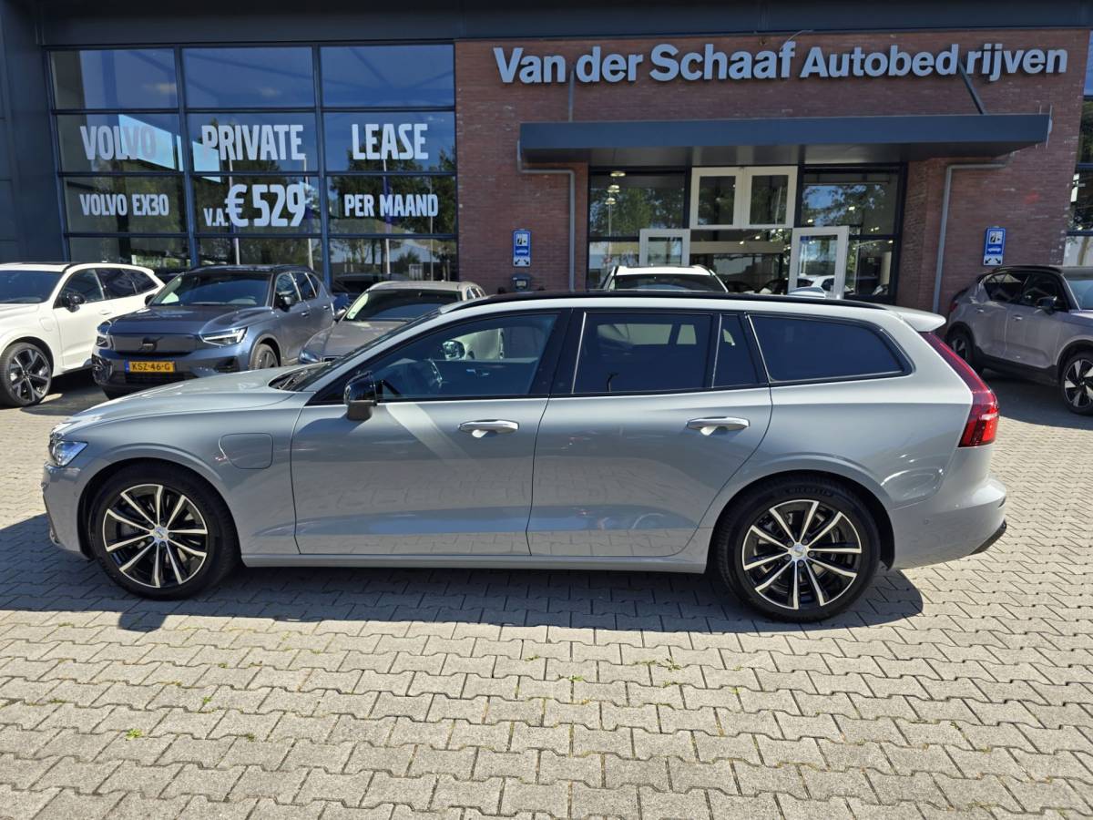 Volvo V60 Volvo V60 T8 Plug-in AWD Plus Dark | Head-up | Schuif/kanteldak | Trekhaak | Pilot Assist | BLIS | H&K Audio |