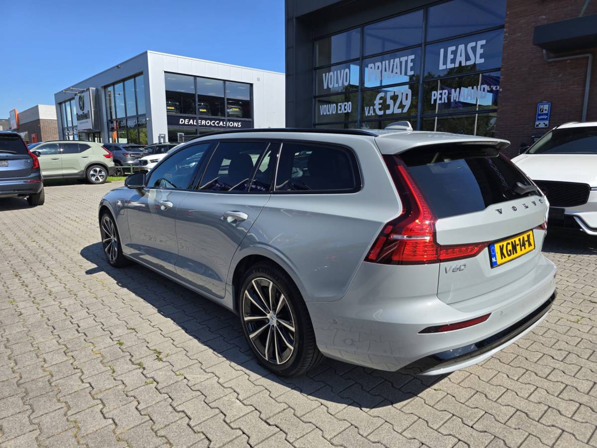 Volvo V60 Volvo V60 T8 Plug-in AWD Plus Dark | Head-up | Schuif/kanteldak | Trekhaak | Pilot Assist | BLIS | H&K Audio |