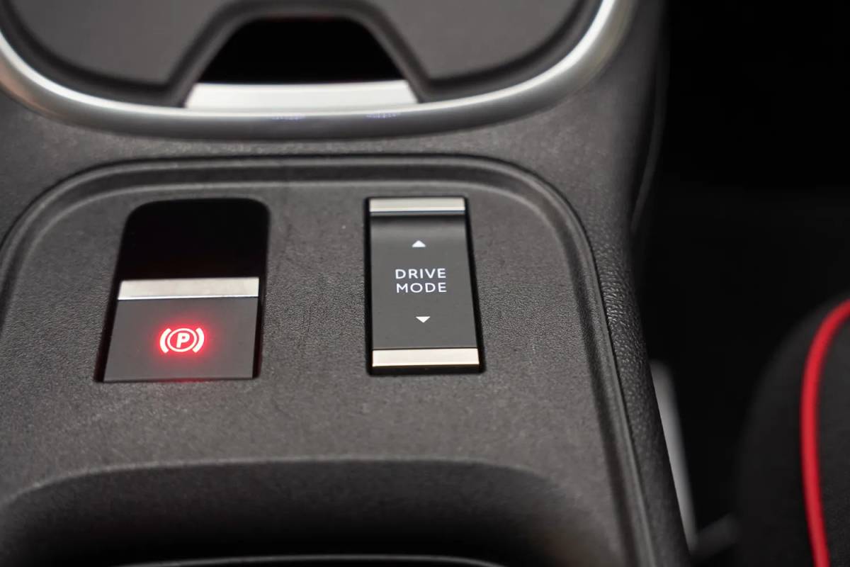 Fiat 600e Fiat 600e RED 54 kWh [ LED Apple/Android Climate Cruise ]