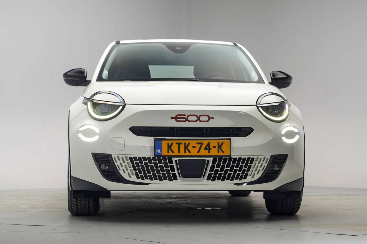 Fiat 600e Fiat 600e RED 54 kWh [ LED Apple/Android Climate Cruise ]
