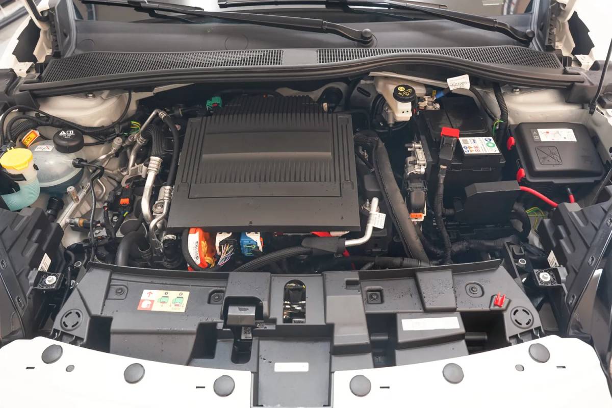 Fiat 600e Fiat 600e RED 54 kWh [ LED Apple/Android Climate Cruise ]