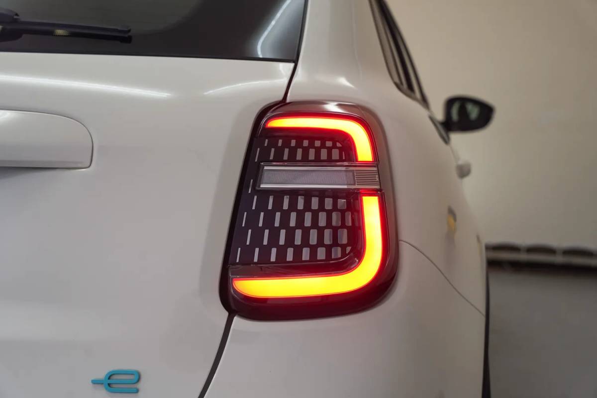 Fiat 600e Fiat 600e RED 54 kWh [ LED Apple/Android Climate Cruise ]