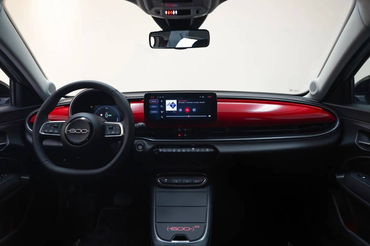 Fiat 600e Fiat 600e RED 54 kWh [ LED Apple/Android Climate Cruise ]