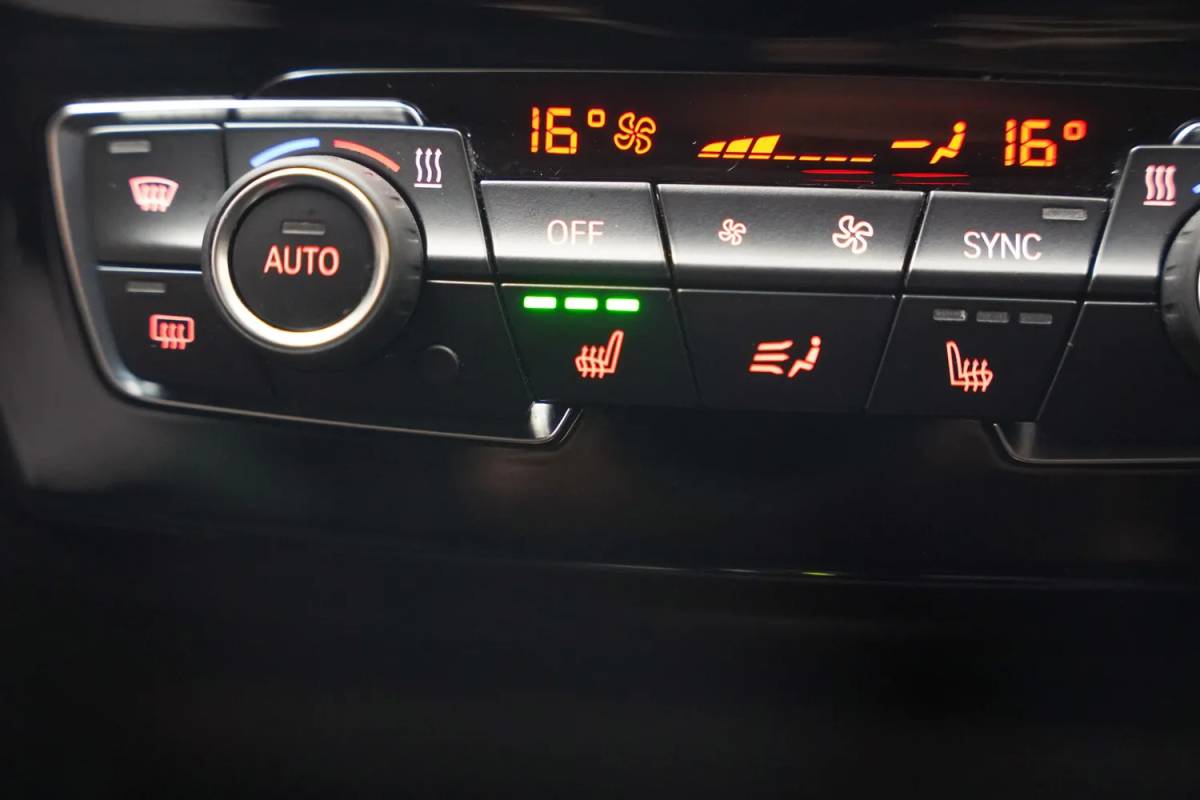 BMW X1 BMW X1 xDrive25e High Executive Aut. [ Head-up Leder Camera Stoelverwarming ]