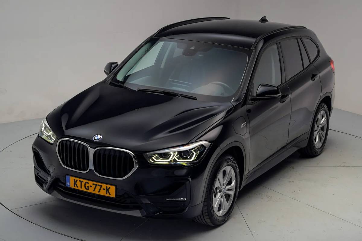 BMW X1 BMW X1 xDrive25e High Executive Aut. [ Head-up Leder Camera Stoelverwarming ]