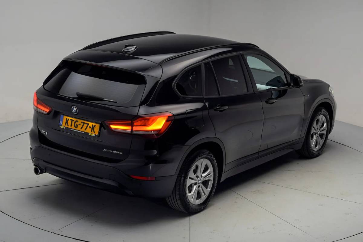 BMW X1 BMW X1 xDrive25e High Executive Aut. [ Head-up Leder Camera Stoelverwarming ]
