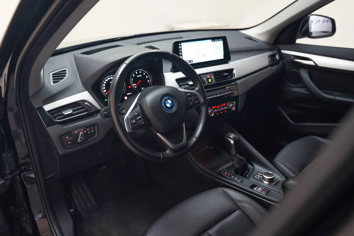 BMW X1 BMW X1 xDrive25e High Executive Aut. [ Head-up Leder Camera Stoelverwarming ]