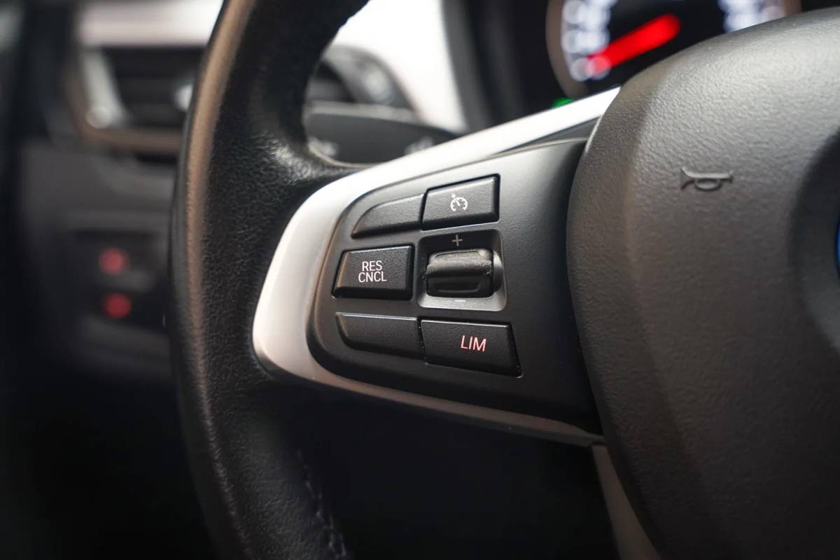 BMW X1 BMW X1 xDrive25e High Executive Aut. [ Head-up Leder Camera Stoelverwarming ]
