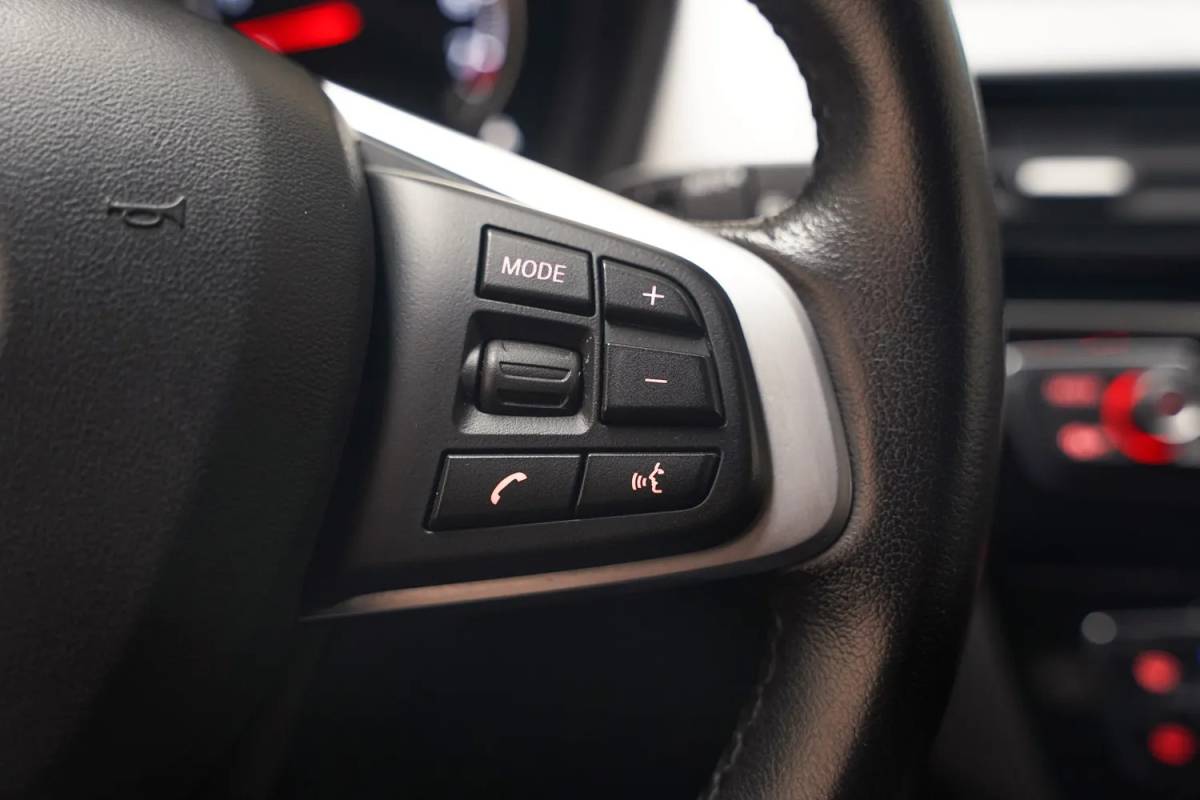 BMW X1 BMW X1 xDrive25e High Executive Aut. [ Head-up Leder Camera Stoelverwarming ]