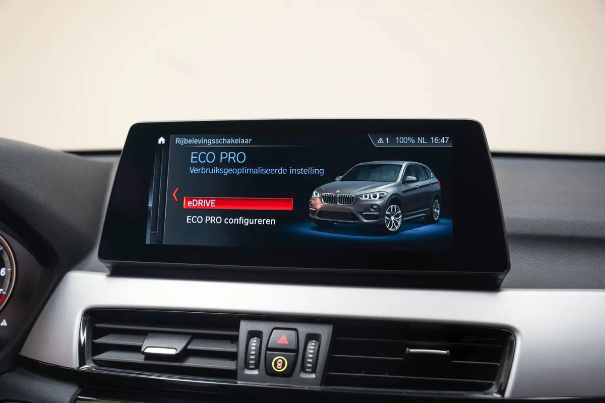 BMW X1 BMW X1 xDrive25e High Executive Aut. [ Head-up Leder Camera Stoelverwarming ]