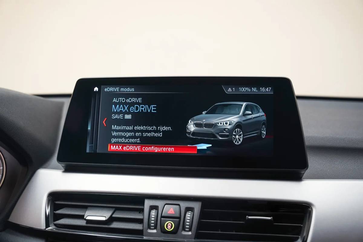 BMW X1 BMW X1 xDrive25e High Executive Aut. [ Head-up Leder Camera Stoelverwarming ]