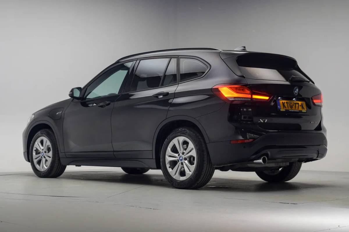BMW X1 BMW X1 xDrive25e High Executive Aut. [ Head-up Leder Camera Stoelverwarming ]