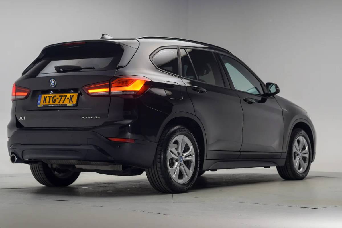 BMW X1 BMW X1 xDrive25e High Executive Aut. [ Head-up Leder Camera Stoelverwarming ]