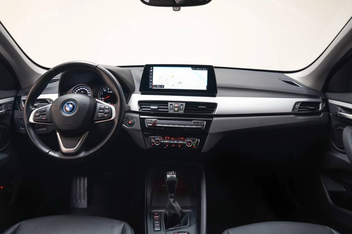 BMW X1 BMW X1 xDrive25e High Executive Aut. [ Head-up Leder Camera Stoelverwarming ]