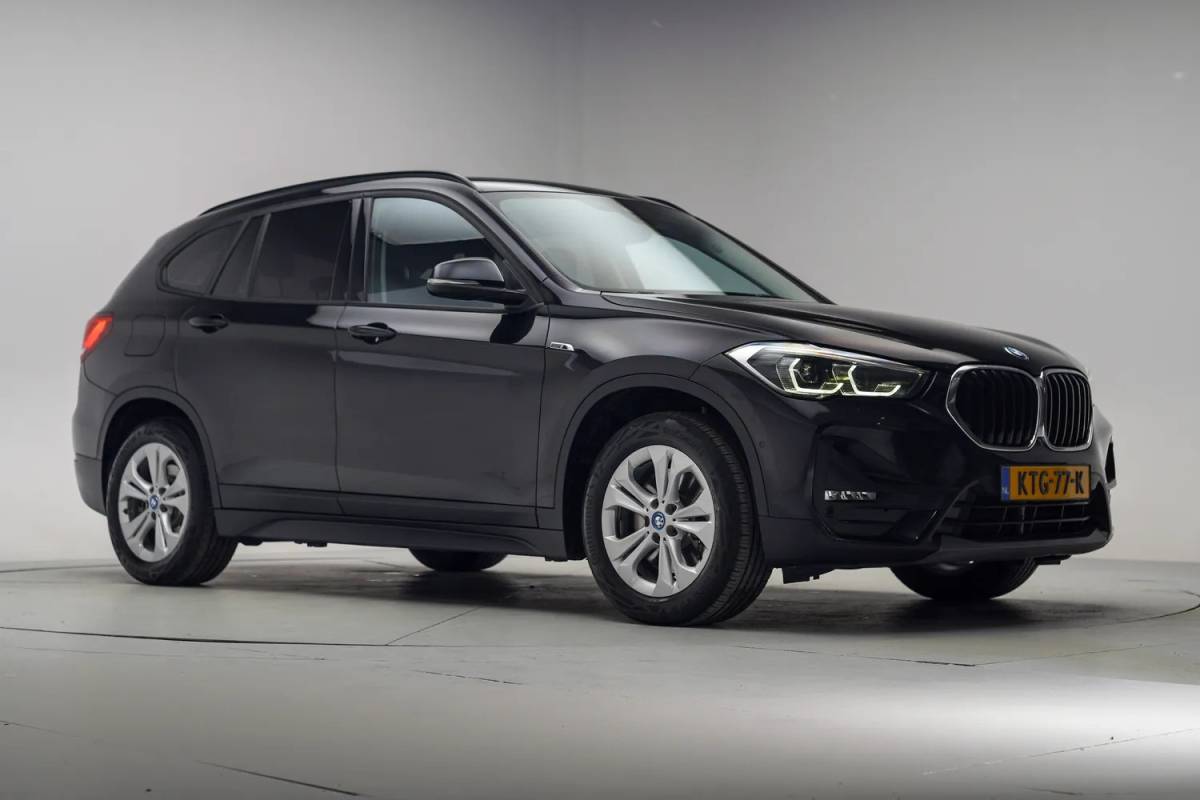 BMW X1 BMW X1 xDrive25e High Executive Aut. [ Head-up Leder Camera Stoelverwarming ]