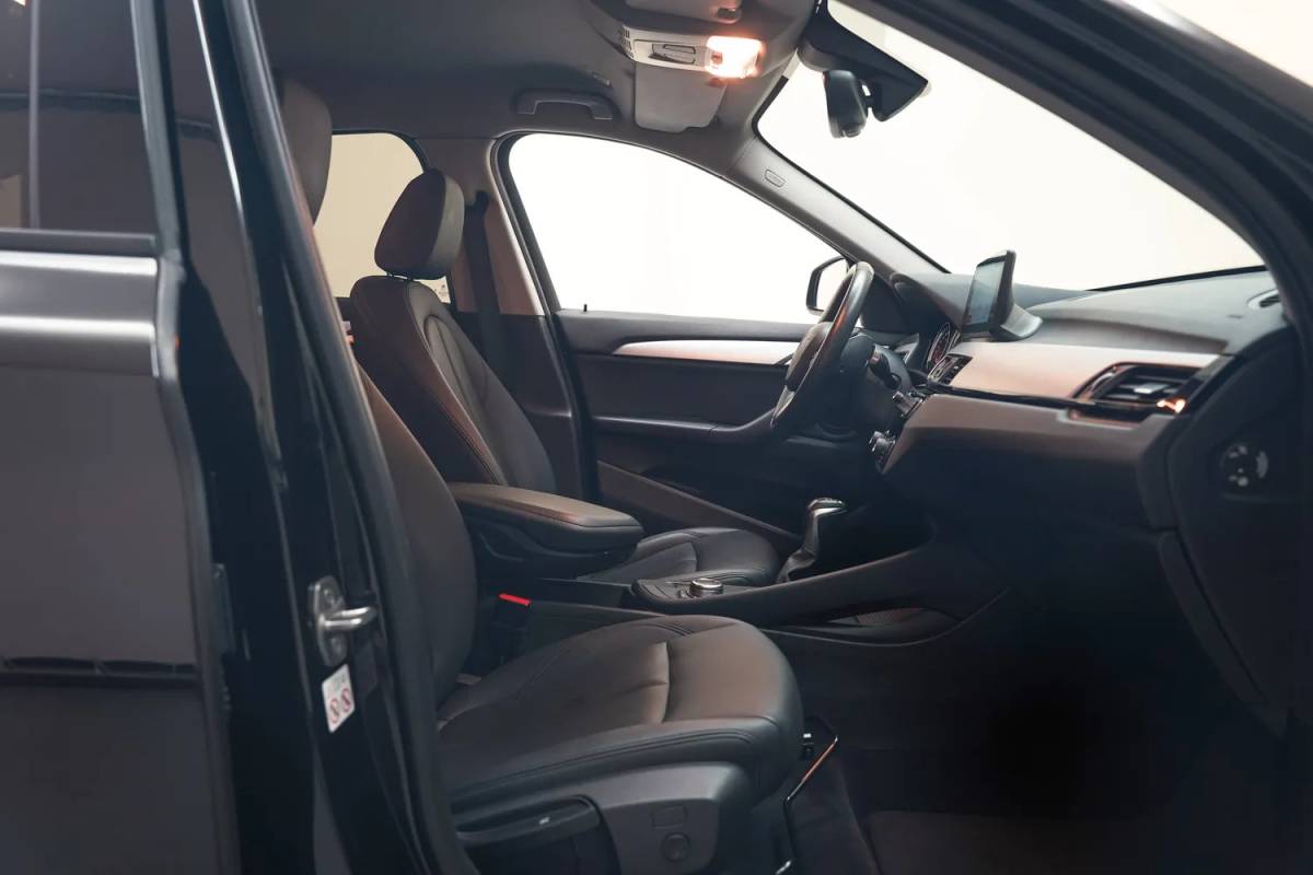 BMW X1 BMW X1 xDrive25e High Executive Aut. [ Head-up Leder Camera Stoelverwarming ]
