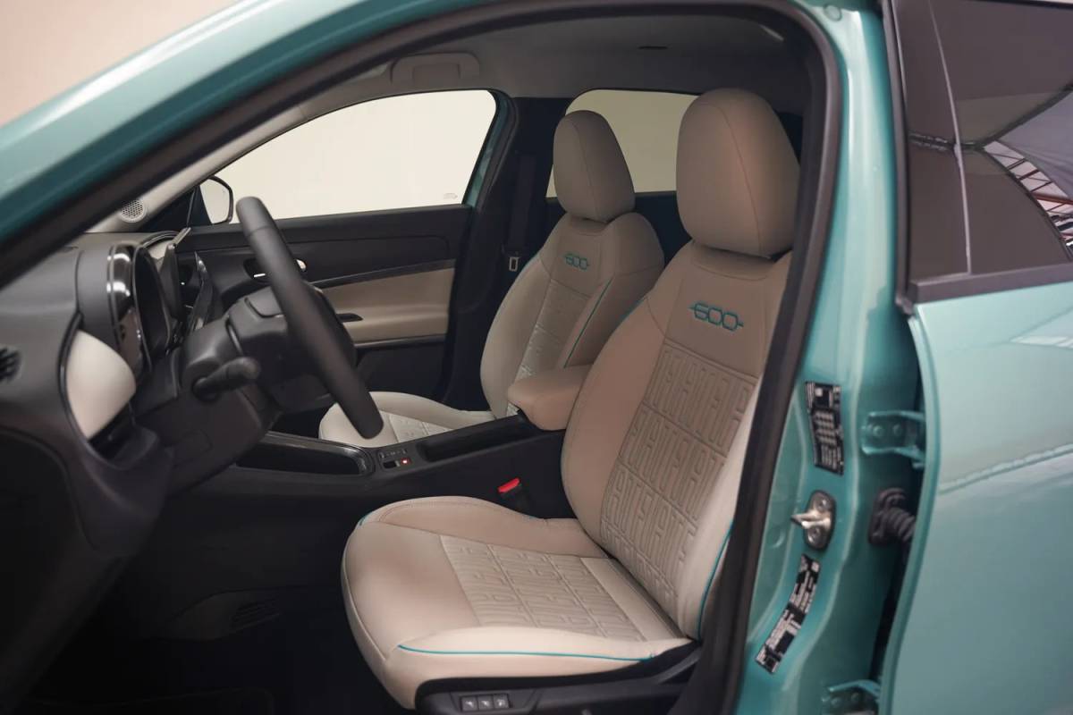 Fiat 600 Fiat 600 600e La Prima 54 kWh [ Navi Camera Apple / Android Leder Stoelverwarming ]