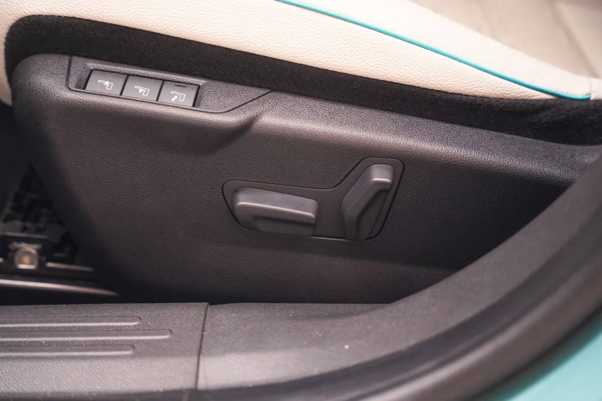 Fiat 600 Fiat 600 600e La Prima 54 kWh [ Navi Camera Apple / Android Leder Stoelverwarming ]