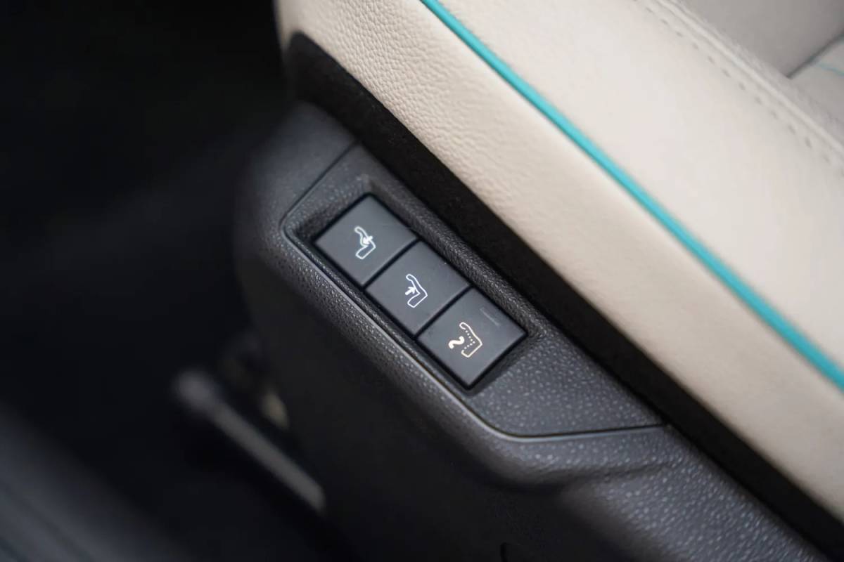 Fiat 600 Fiat 600 600e La Prima 54 kWh [ Navi Camera Apple / Android Leder Stoelverwarming ]