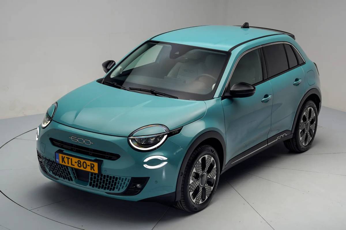 Fiat 600 Fiat 600 600e La Prima 54 kWh [ Navi Camera Apple / Android Leder Stoelverwarming ]