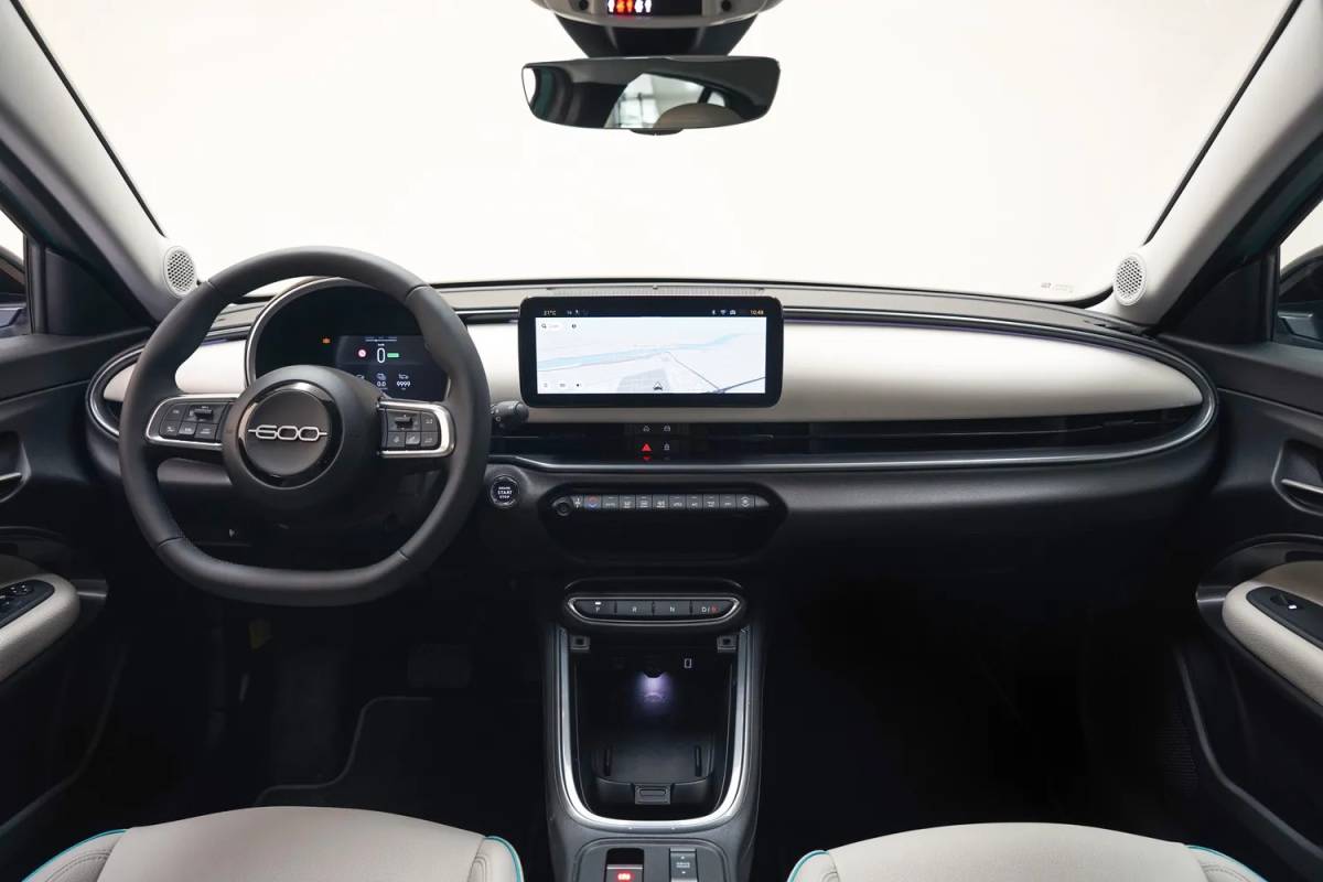 Fiat 600 Fiat 600 600e La Prima 54 kWh [ Navi Camera Apple / Android Leder Stoelverwarming ]