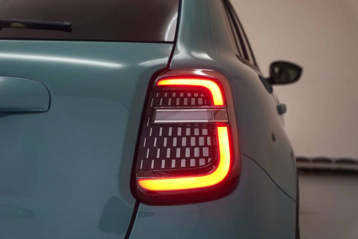 Fiat 600 Fiat 600 600e La Prima 54 kWh [ Navi Camera Apple / Android Leder Stoelverwarming ]
