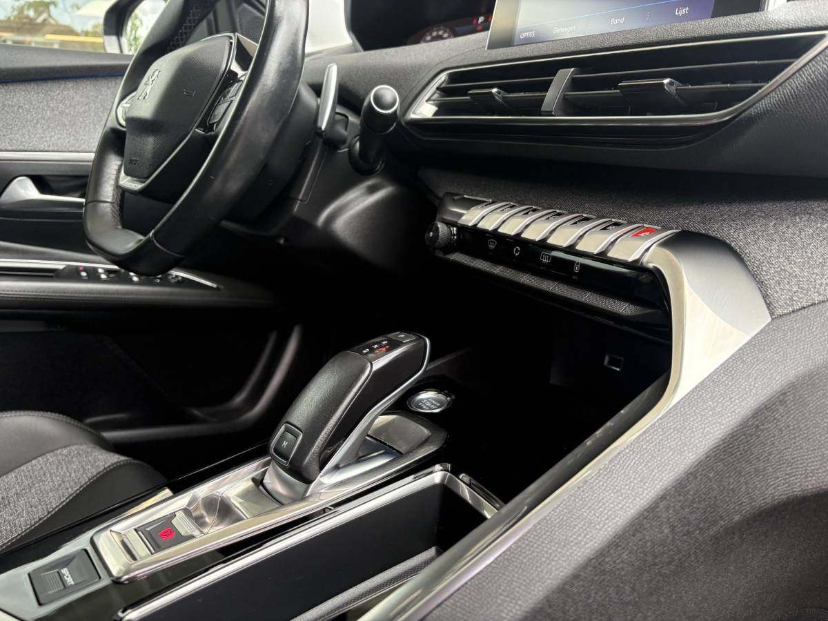 Peugeot 3008 Peugeot 3008 1.2T Automaat Blue Lease Premium | Elektr. achterklep | Dealeronderhouden | Trekhaak | Navigatie | Achteruitrijcamera | Keyless