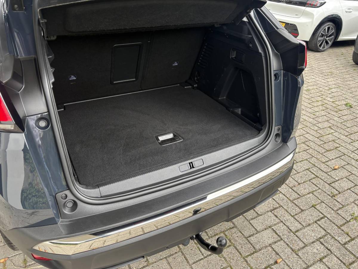 Peugeot 3008 Peugeot 3008 1.2T Automaat Blue Lease Premium | Elektr. achterklep | Dealeronderhouden | Trekhaak | Navigatie | Achteruitrijcamera | Keyless