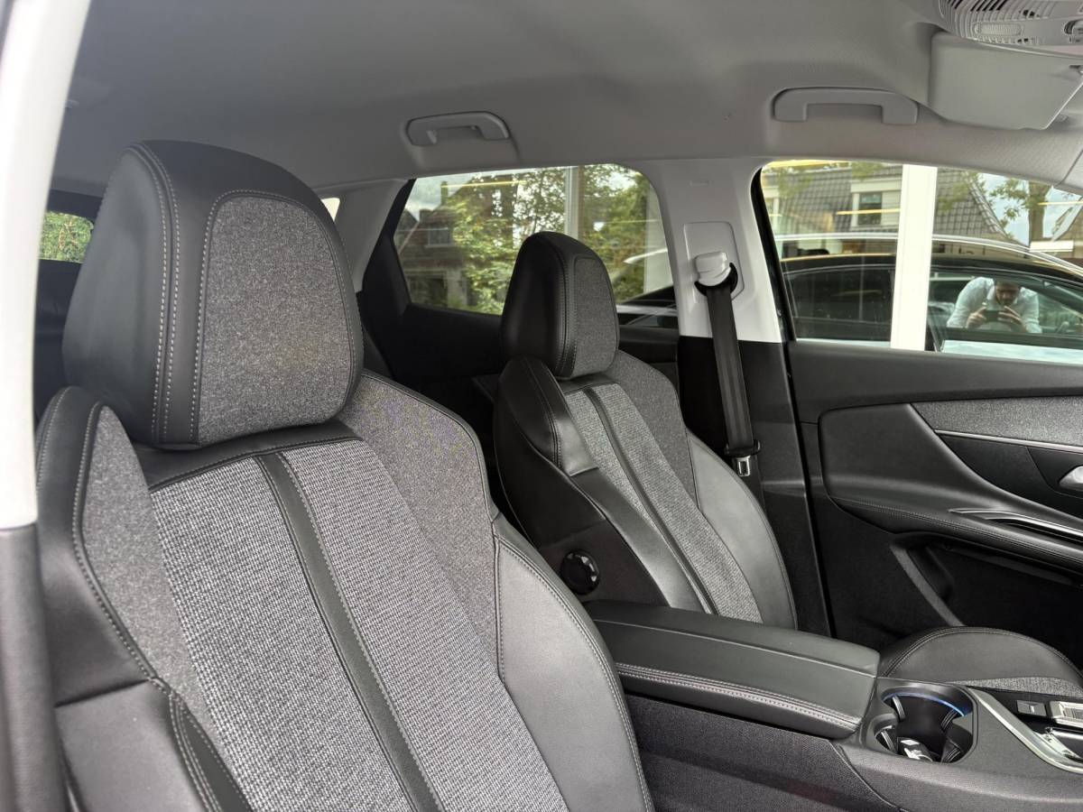 Peugeot 3008 Peugeot 3008 1.2T Automaat Blue Lease Premium | Elektr. achterklep | Dealeronderhouden | Trekhaak | Navigatie | Achteruitrijcamera | Keyless