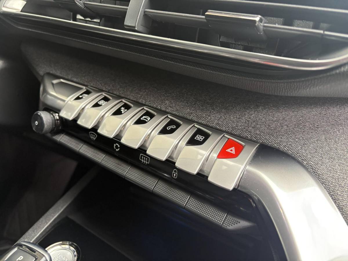 Peugeot 3008 Peugeot 3008 1.2T Automaat Blue Lease Premium | Elektr. achterklep | Dealeronderhouden | Trekhaak | Navigatie | Achteruitrijcamera | Keyless