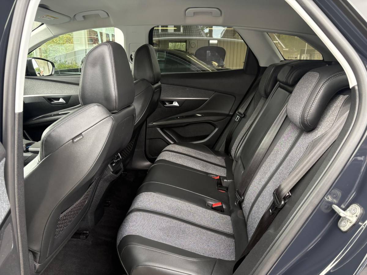 Peugeot 3008 Peugeot 3008 1.2T Automaat Blue Lease Premium | Elektr. achterklep | Dealeronderhouden | Trekhaak | Navigatie | Achteruitrijcamera | Keyless