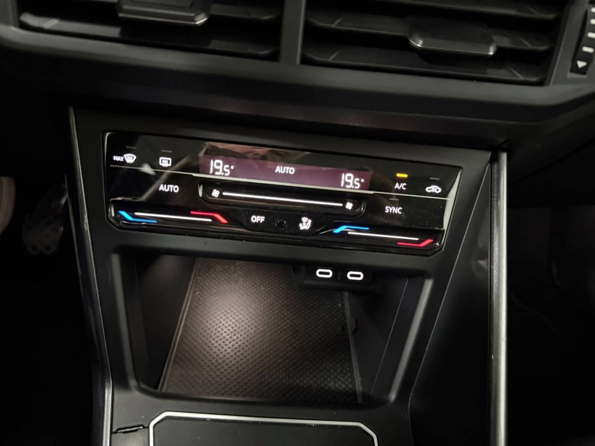 Volkswagen Polo Volkswagen Polo 1.0 TSI Style 1e Eig Apple-Carplay Xenon Virtual Dashboard.