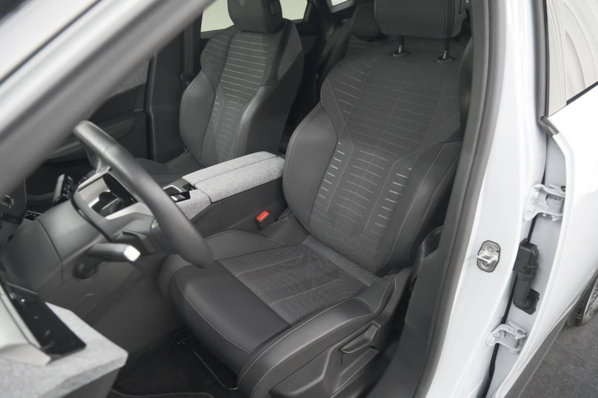 Peugeot 3008 Peugeot 3008 1.2 Hybrid 136 GT | Elektrische Kofferklep | Camera | Adaptieve Cruise Control | Apple CarPlay