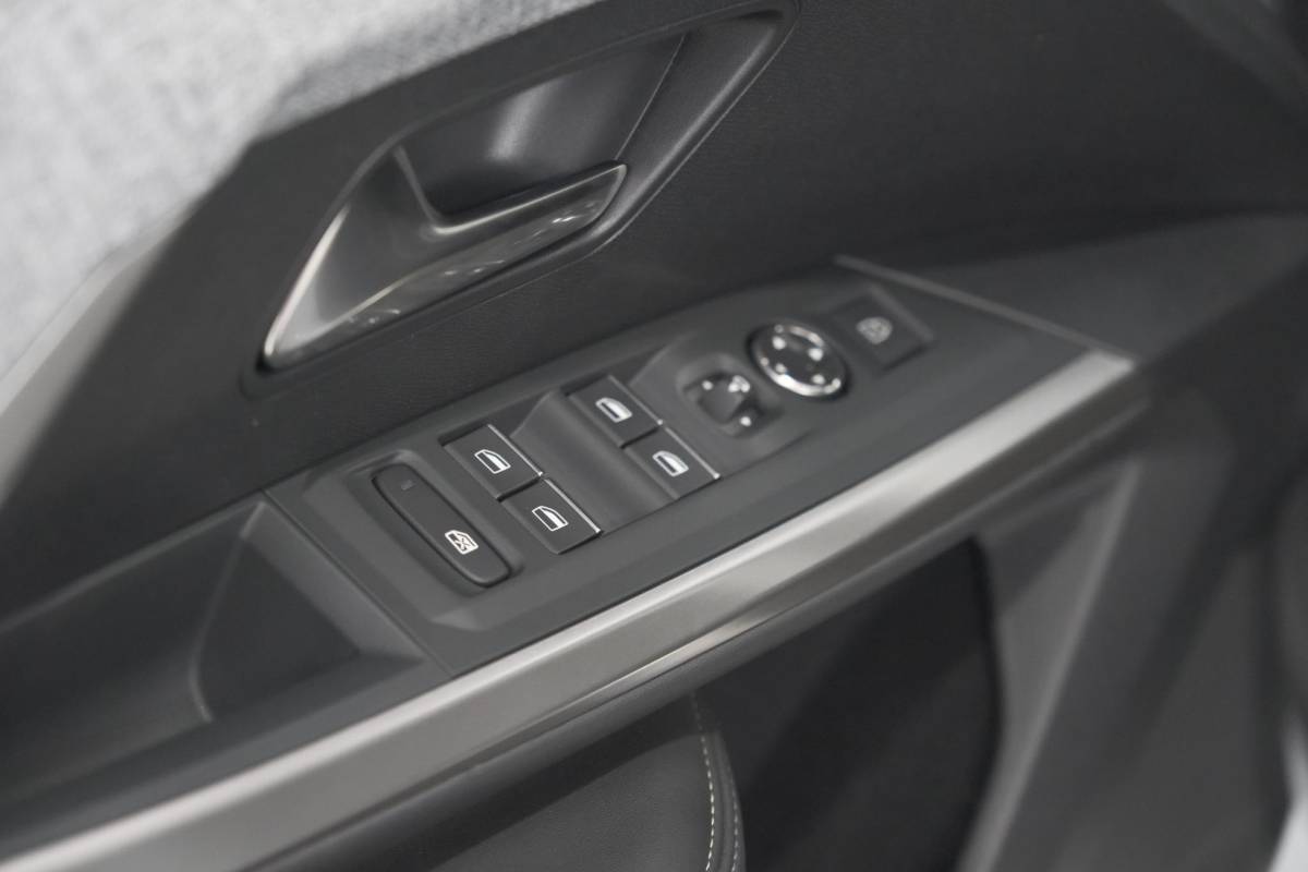 Peugeot 3008 Peugeot 3008 1.2 Hybrid 136 GT | Elektrische Kofferklep | Camera | Adaptieve Cruise Control | Apple CarPlay