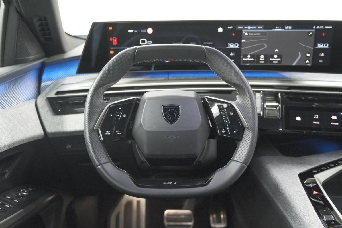 Peugeot 3008 Peugeot 3008 1.2 Hybrid 136 GT | Elektrische Kofferklep | Camera | Adaptieve Cruise Control | Apple CarPlay