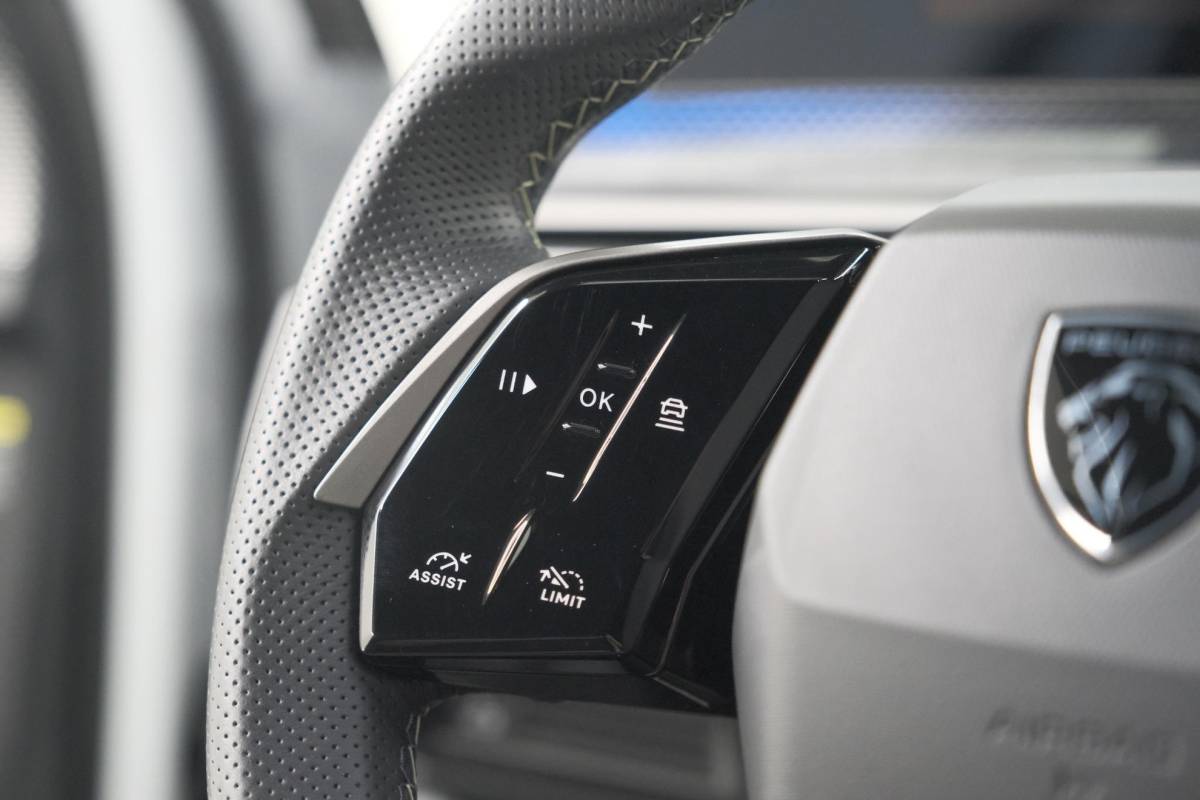 Peugeot 3008 Peugeot 3008 1.2 Hybrid 136 GT | Elektrische Kofferklep | Camera | Adaptieve Cruise Control | Apple CarPlay