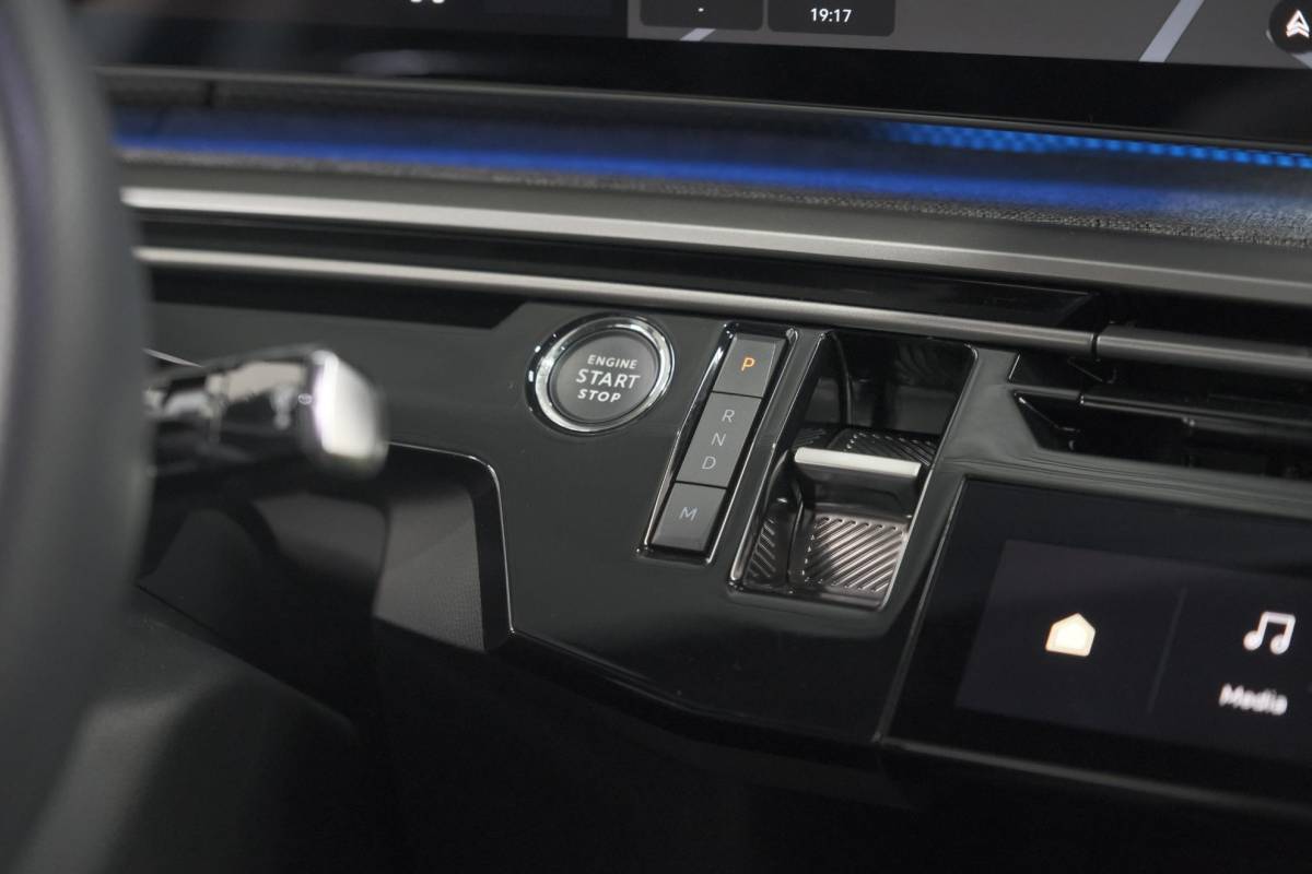 Peugeot 3008 Peugeot 3008 1.2 Hybrid 136 GT | Elektrische Kofferklep | Camera | Adaptieve Cruise Control | Apple CarPlay