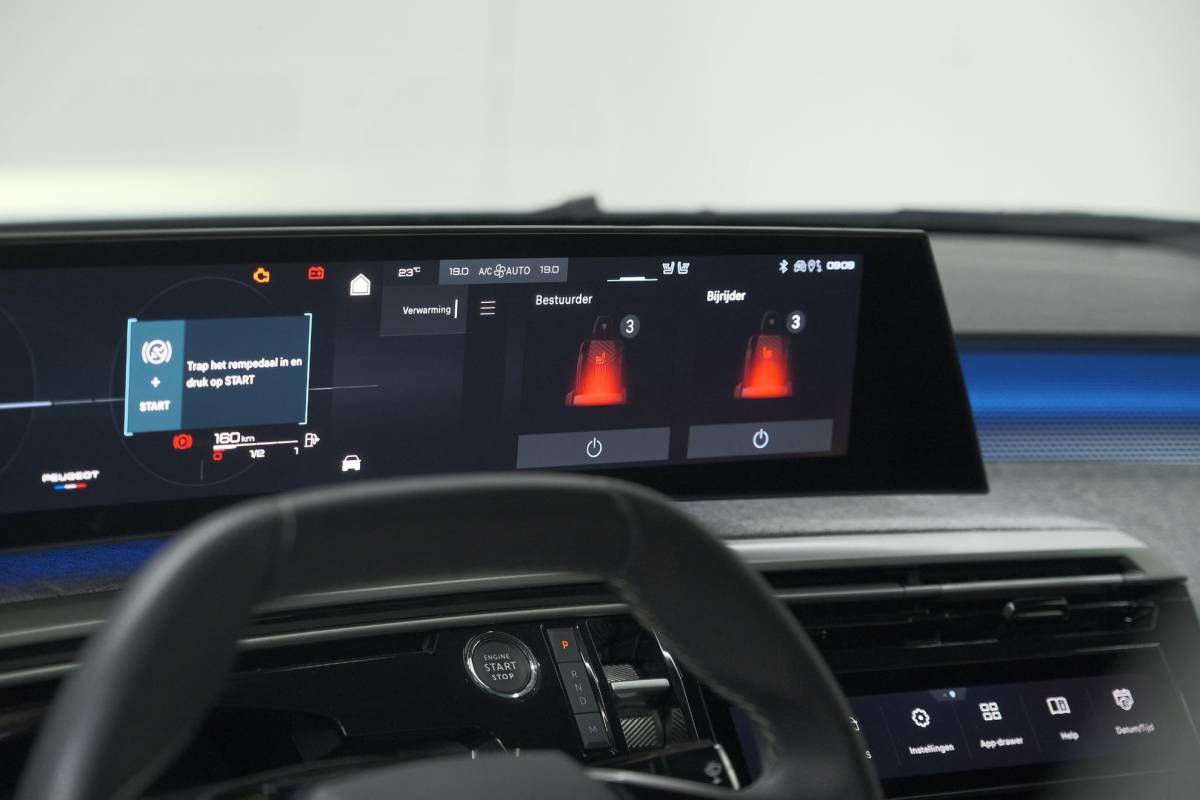 Peugeot 3008 Peugeot 3008 1.2 Hybrid 136 GT | Elektrische Kofferklep | Camera | Adaptieve Cruise Control | Apple CarPlay
