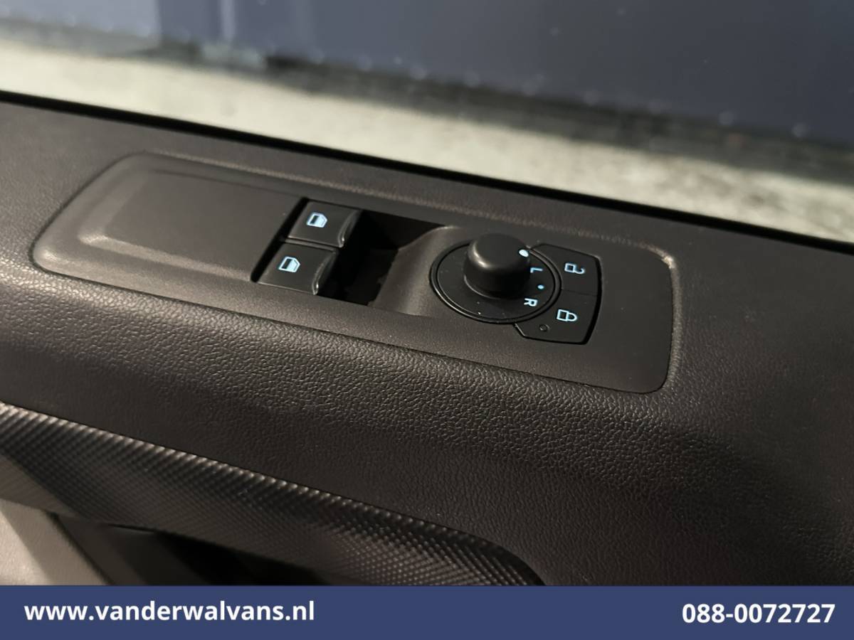 Ford Transit Custom Ford Transit Custom 2.0 TDCI 136pk L2H1 Euro6 Airco | Camera | Apple Carplay | LED | Cruisecontrol | Leder Android Auto, Verwarmde voorruit, Parkeersensoren, Bijrijdersbank